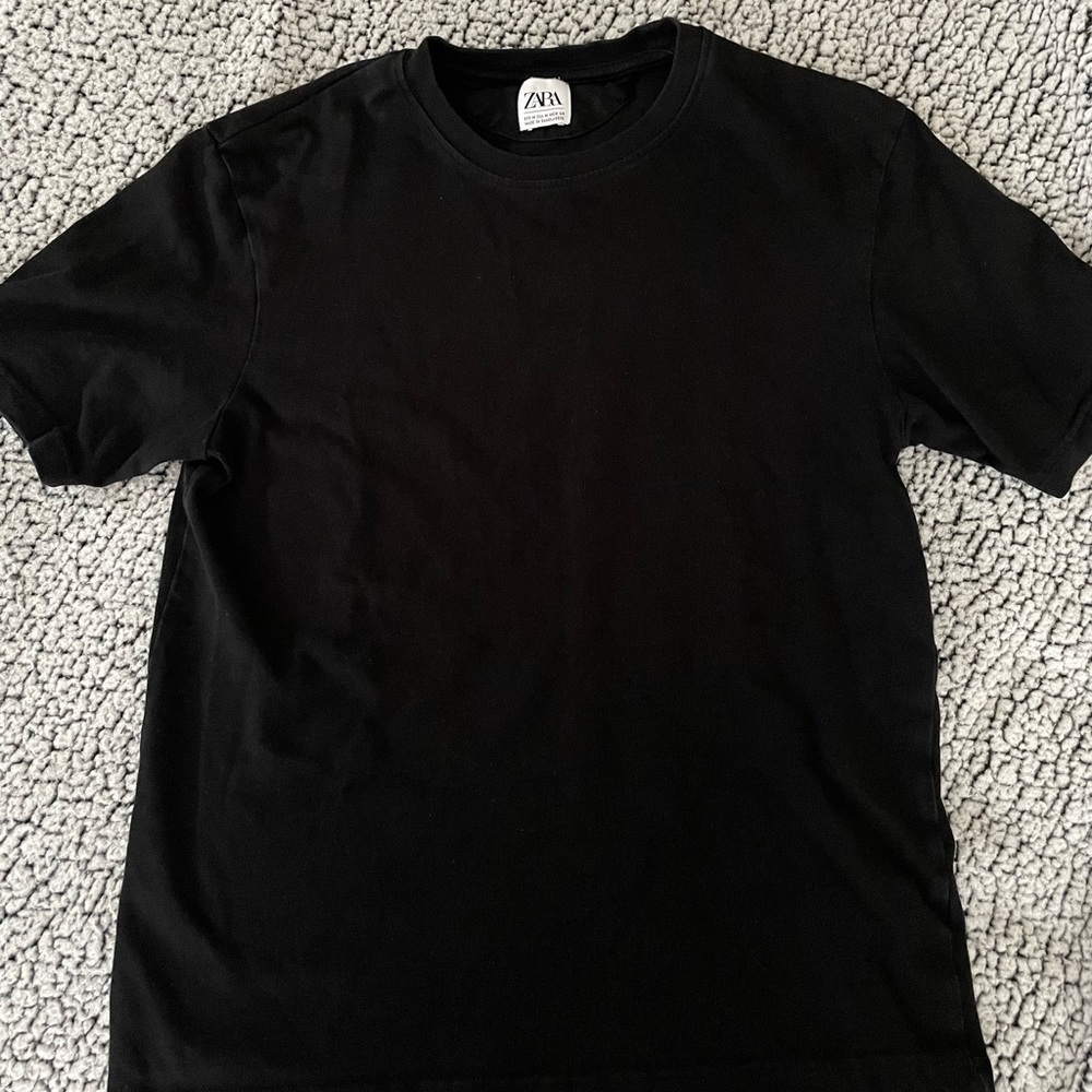 Zara’s Men Black Tshirt